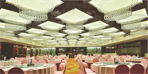 【酒店宴會(huì)廳】?jī)?yōu)質(zhì)水晶材質(zhì)不銹鋼底盤水晶燈SSDZ058625